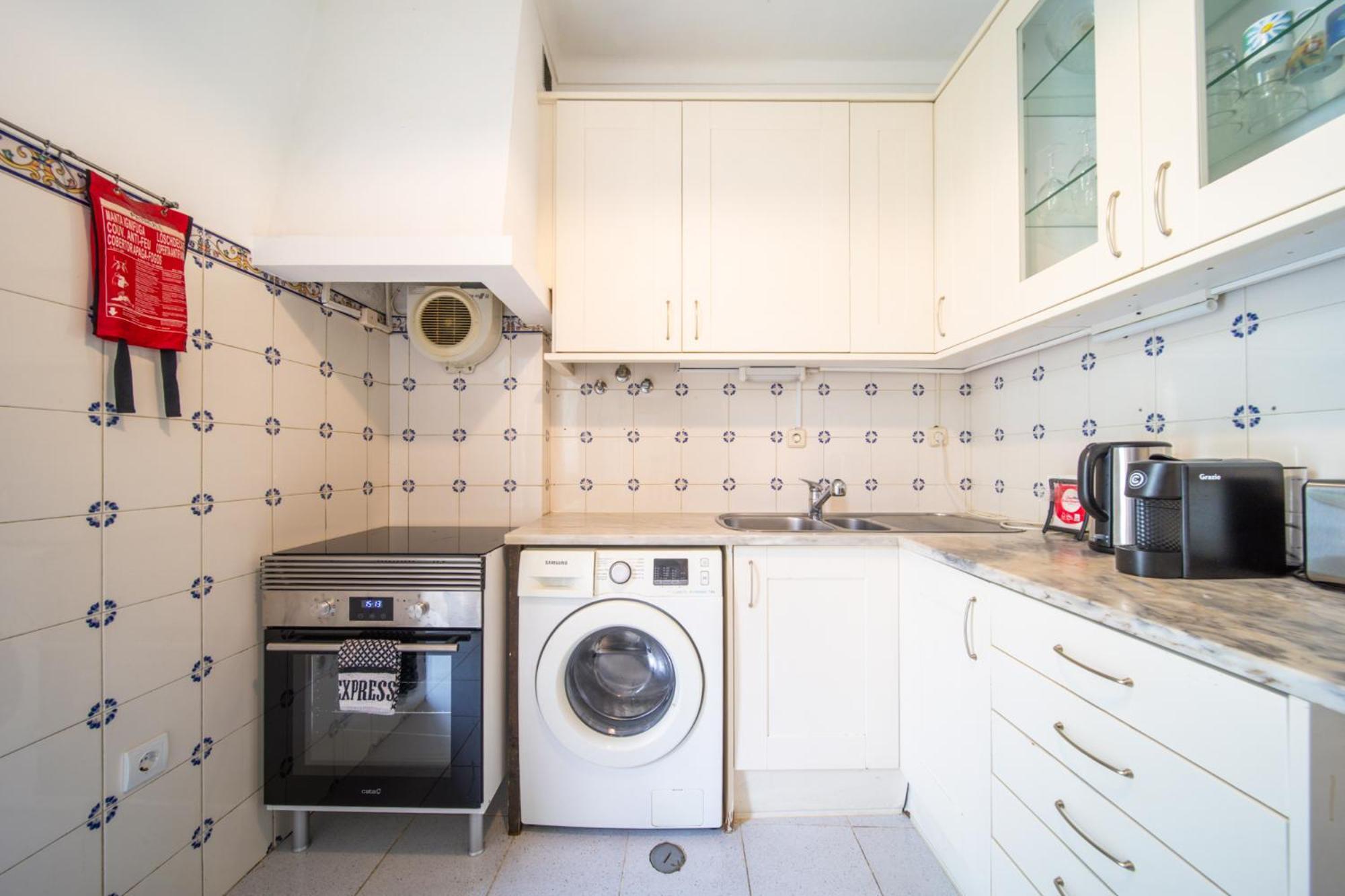Spacious 2 Bedroom Apt With Large Living Room Lisbon * Lisbon