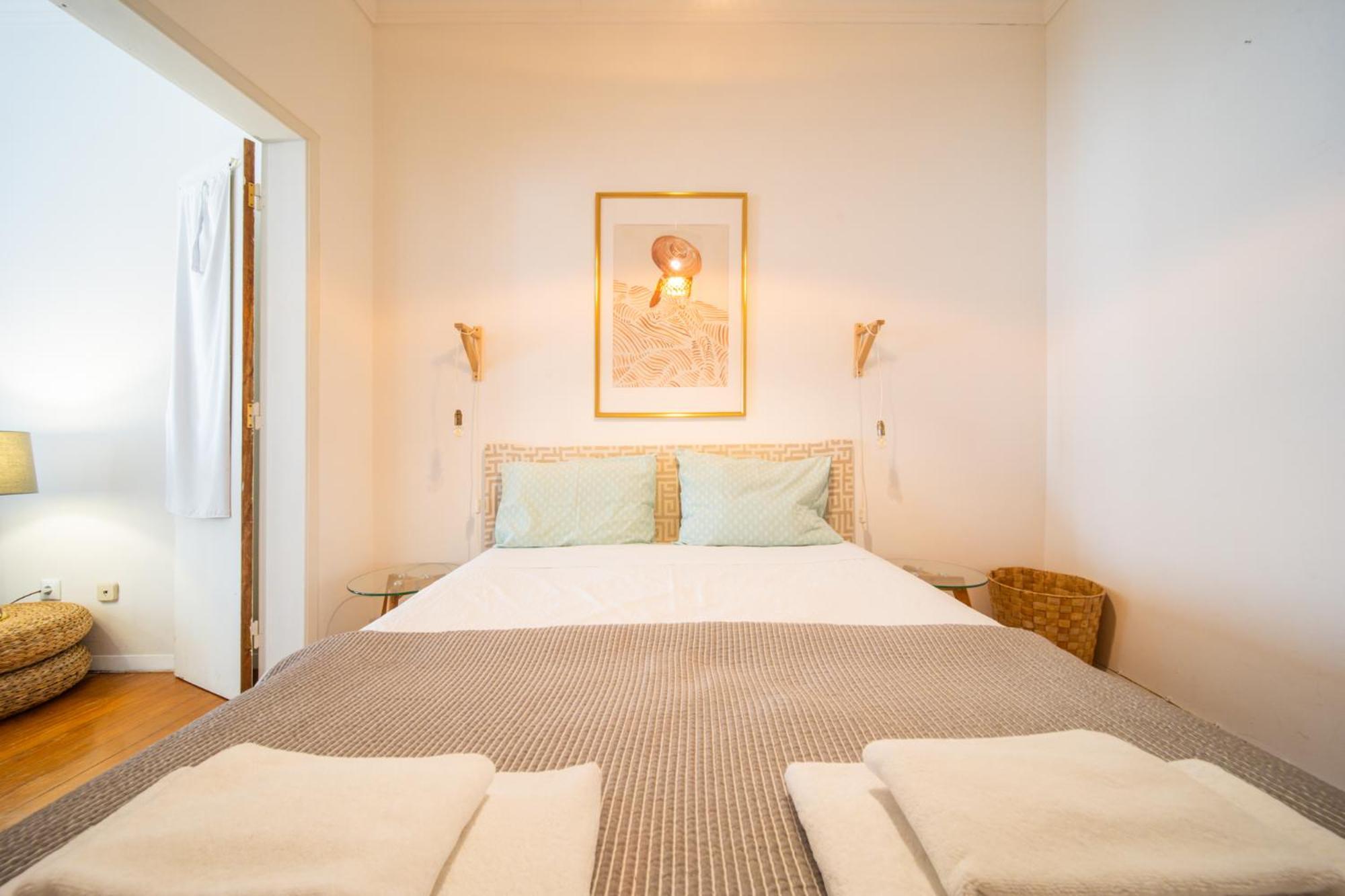 Spacious 2 Bedroom Apt With Large Living Room Lisbon