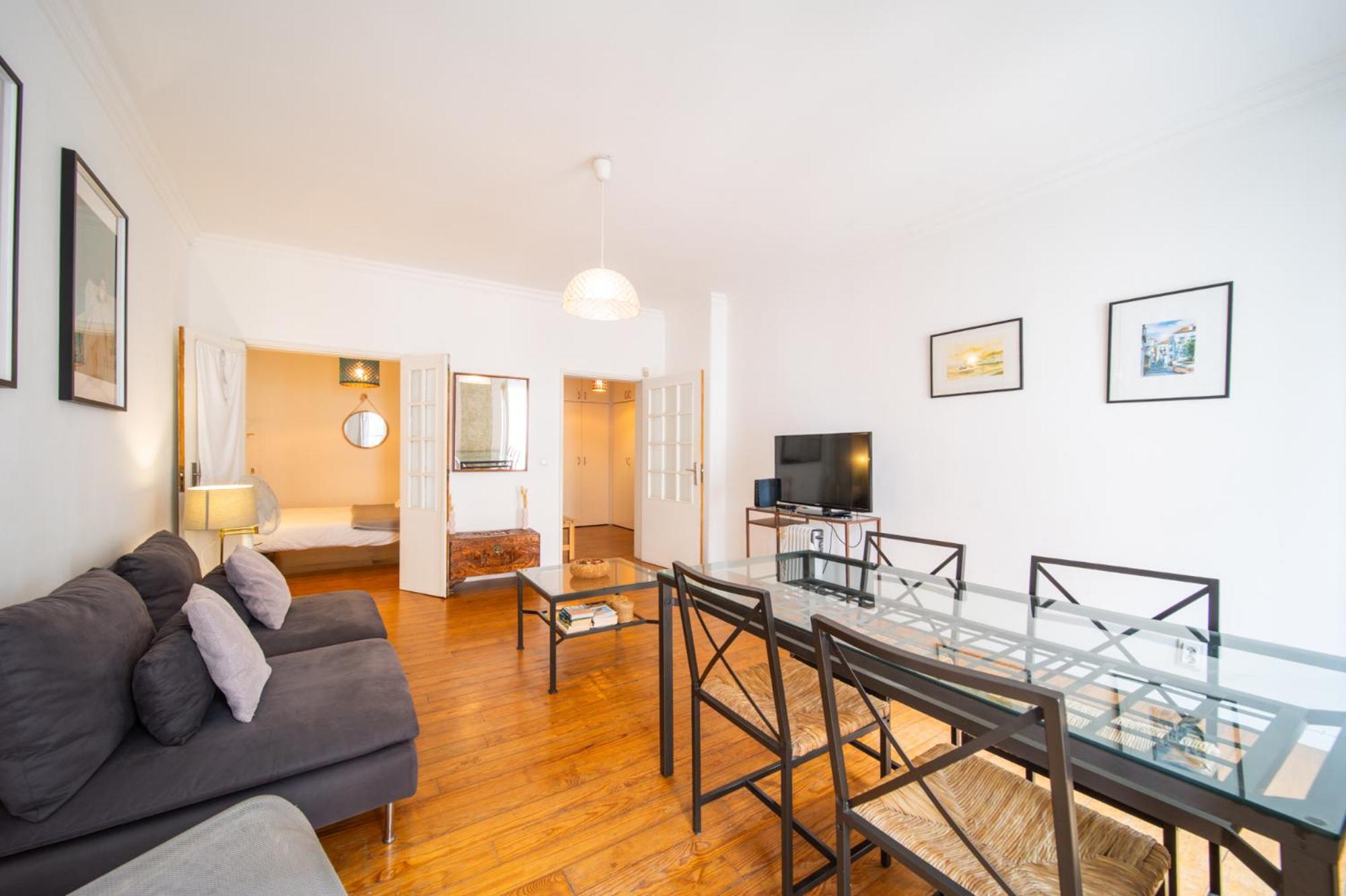 Spacious 2 Bedroom Apt With Large Living Room Lisbon Apartment